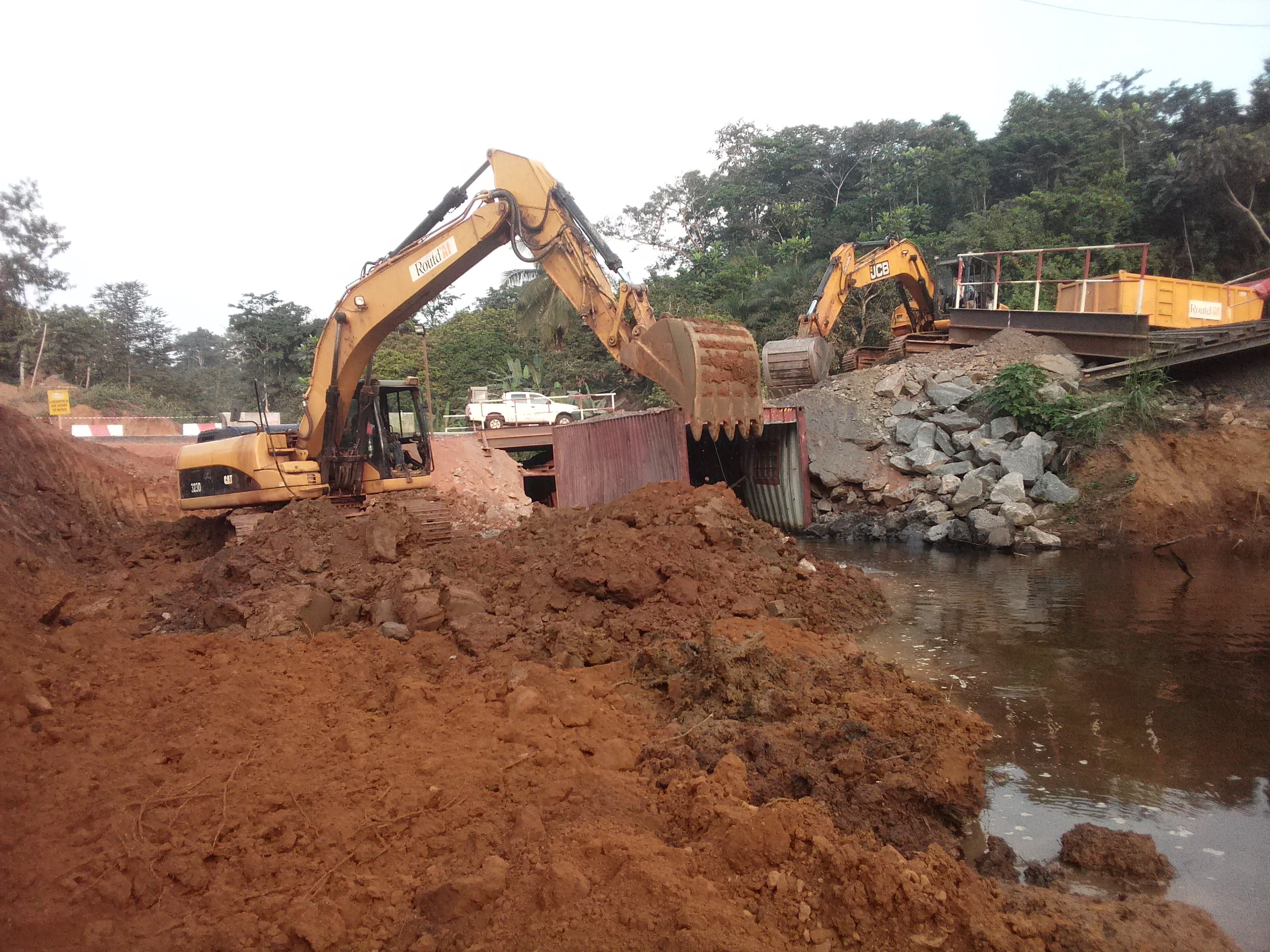 Construction pont provisoire Manyaï é (1)